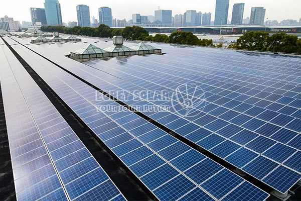 Čínská vláda snižuje vratky daní pro fotovoltaický průmysl
